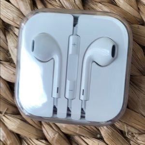 Apple Earbuds NEW!